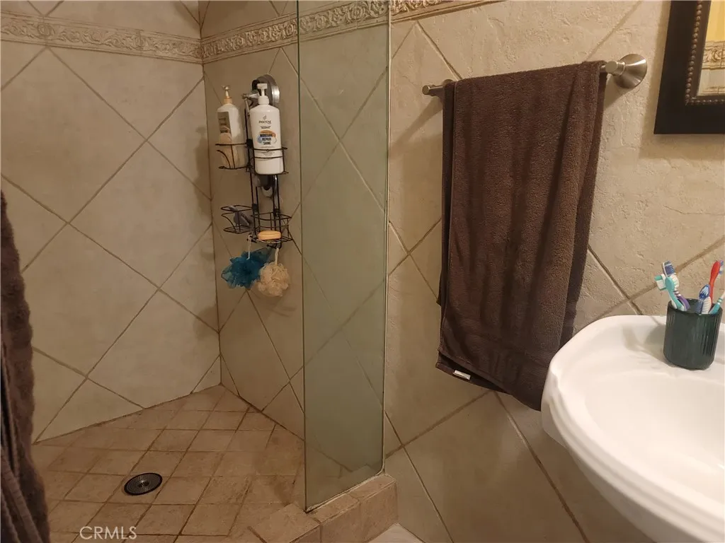 7214 Luxor Street, Downey, California 90241 home-pic-15